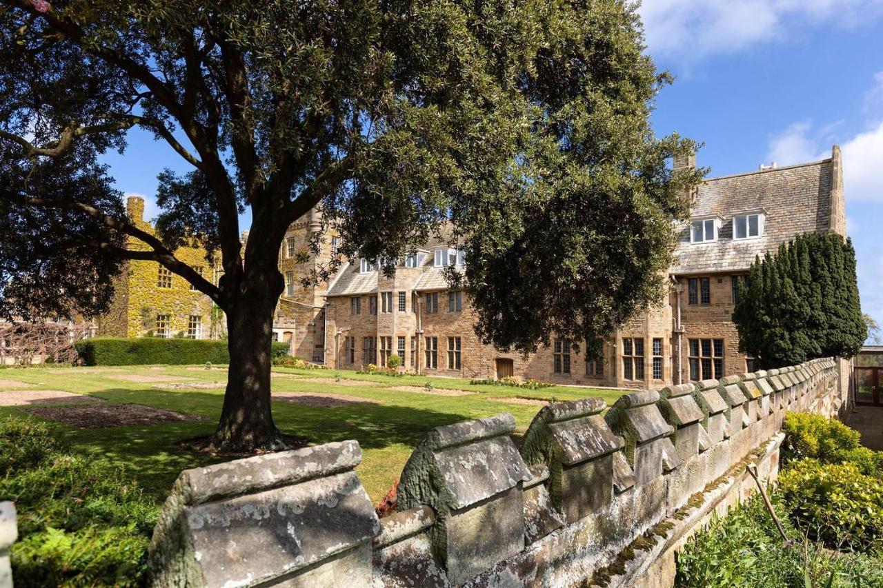 Sneaton Castle Hotel *