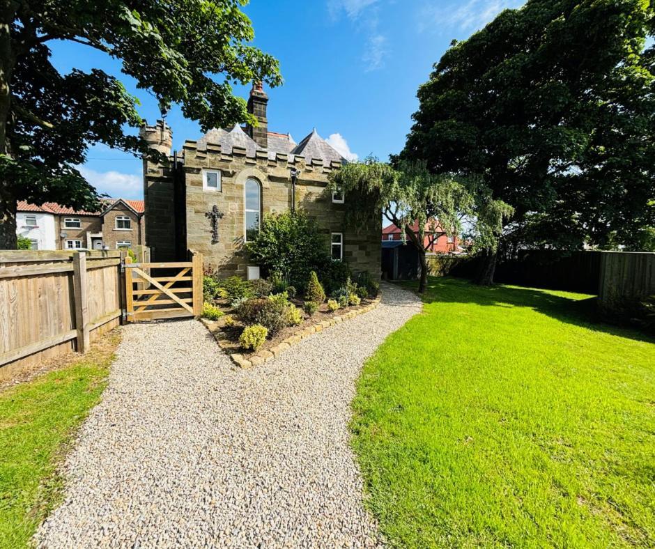 Sneaton Castle Hotel *